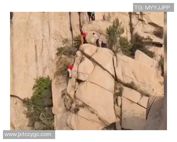 攀岩深度解析：揭秘北京攀岩队的战术与技巧提升之路